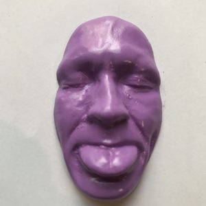 Magnet Violet Mockery 6×3 cms